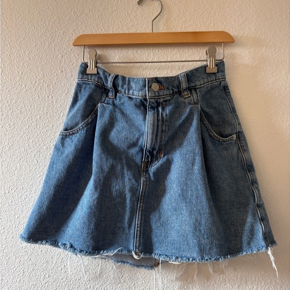 FREE PEOPLE | WE THE FREE Denim Fray Hem Jean Mini Skirt Women’s Size 27 (4) - Picture 1 of 5